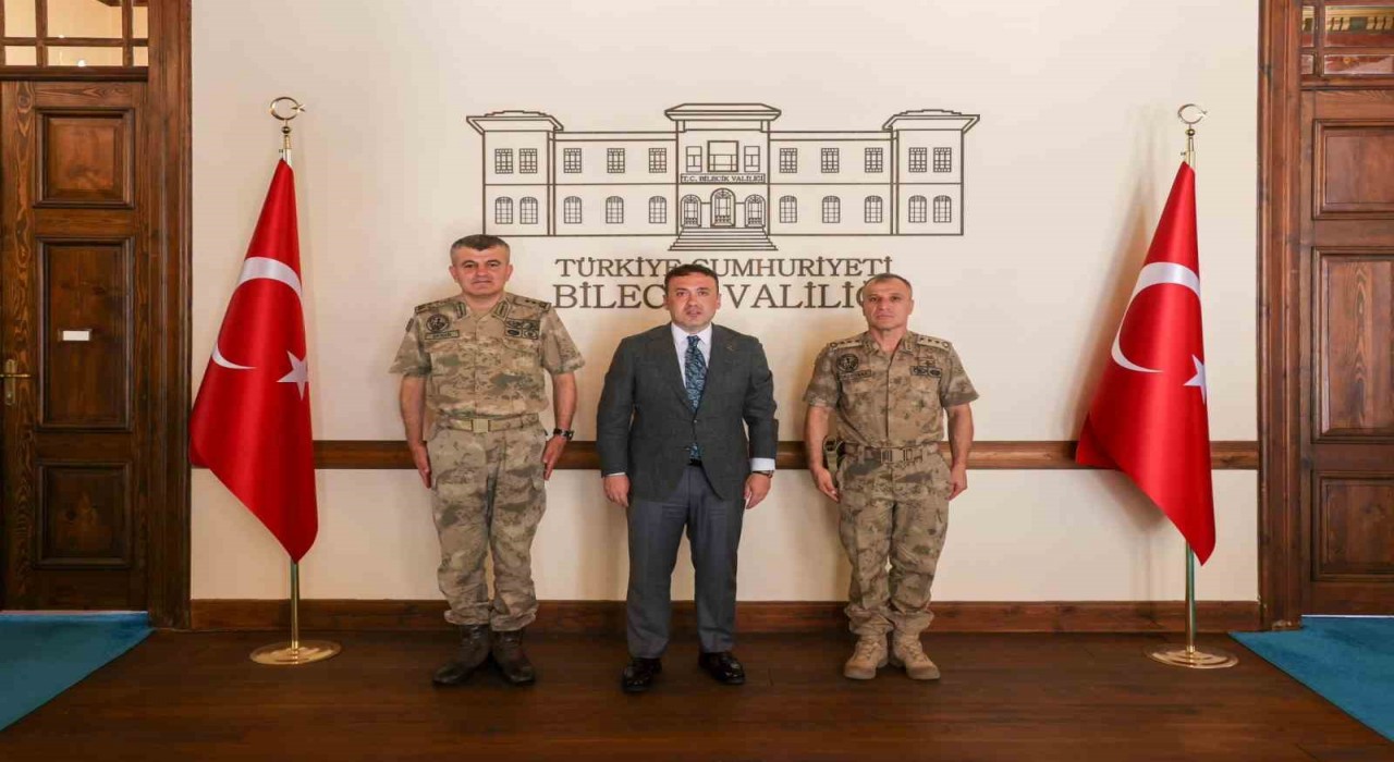 Bilecikte görev yapan komutanlardan Vali Sözere veda ziyareti