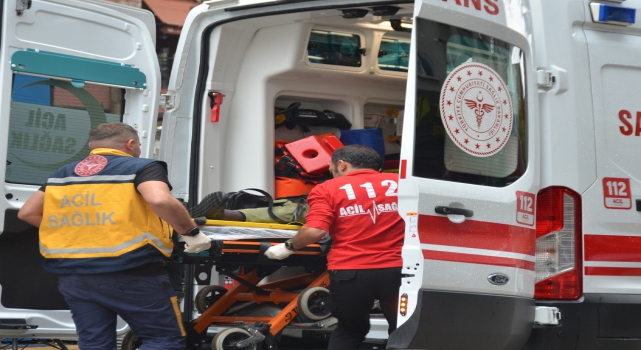 Bilecikte hafif ticari araç ile otomobil çarpıştı, 2 yaralı