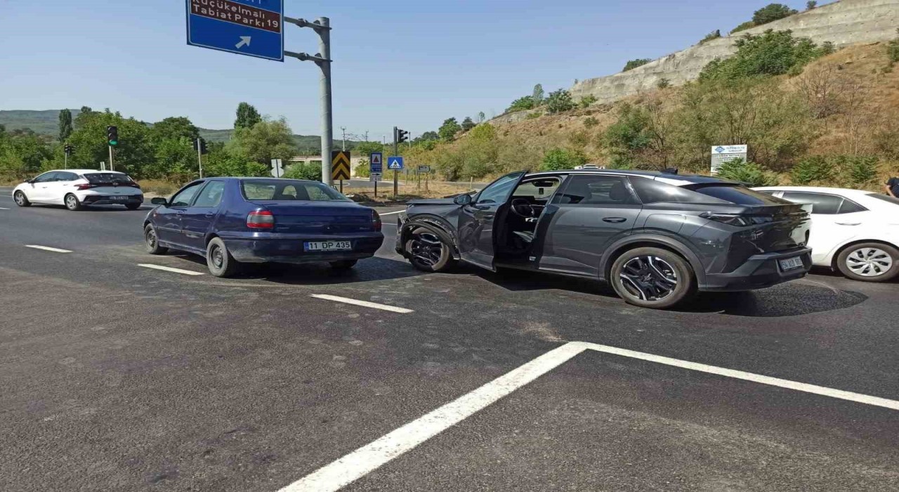 Bilecikte iki otomobil çarpıştı: 1 yaralı