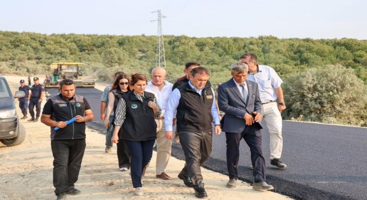 Bilecikte köy yollarına asfalt serim çalışmaları yapılıyor