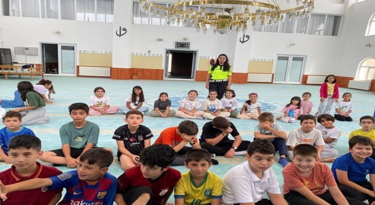 Bilecikte minik öğrencilere trafikte temel davranış eğitimi