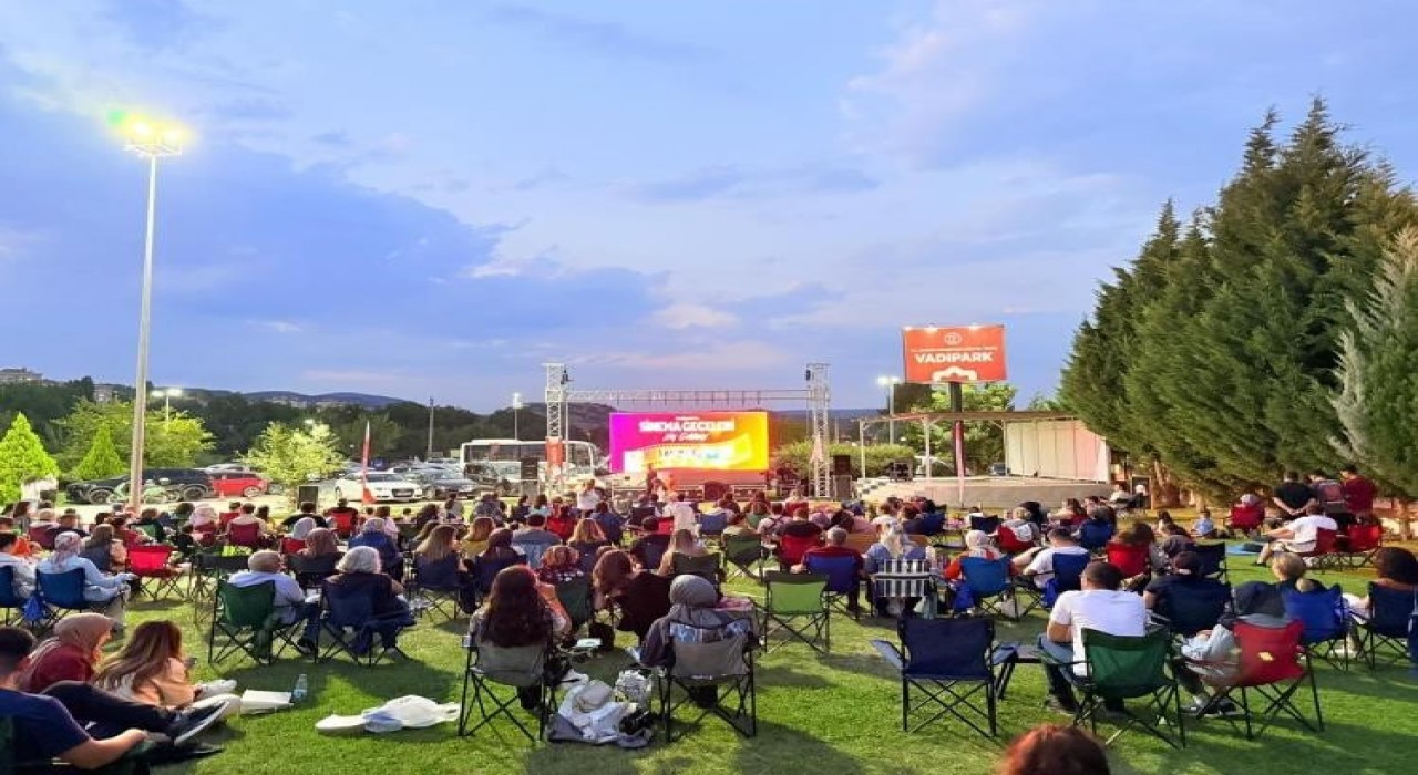 Bilecikte Vadipark sinema geceleri başladı