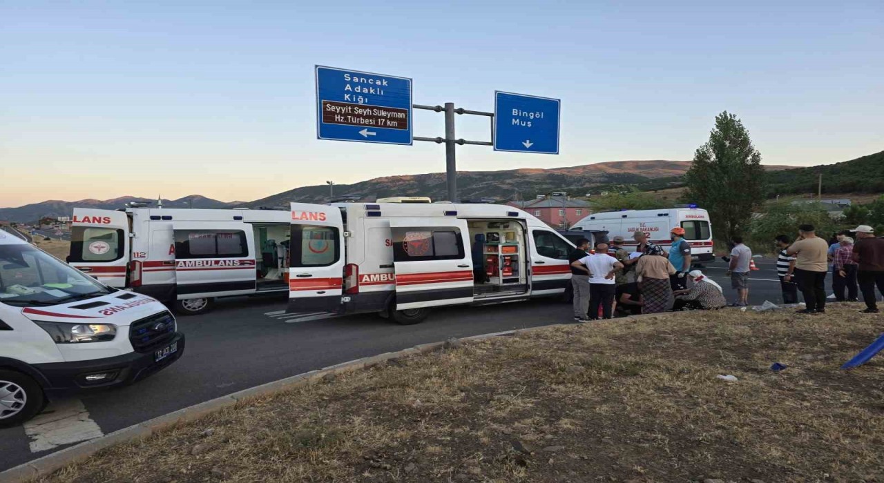 Bingölde trafik kazası: 11 yaralı