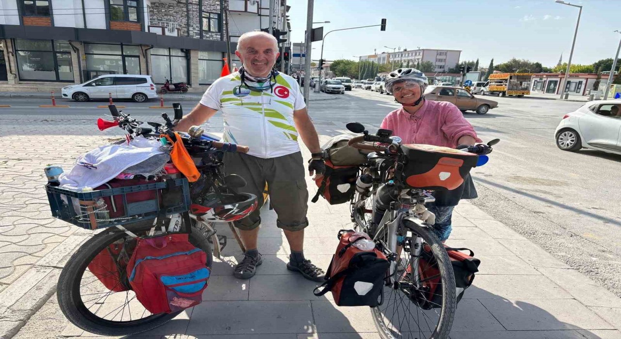 Bisikletle Türkiye turu yapan emekli çift Karapınarda