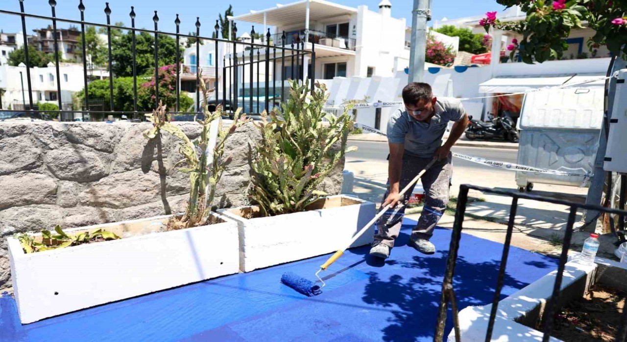 Bodrum sokakları mavi ve beyaza boyanıyor
