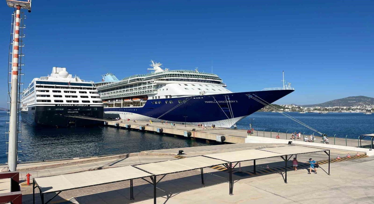 Bodruma 2 gemi ile 2 bin 609 turist geldi