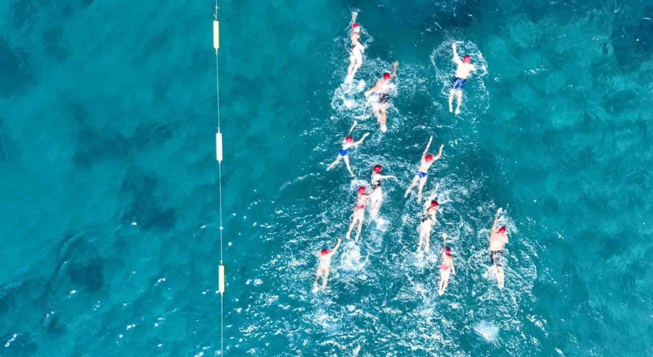 Bodrumda sağlık için kulaç attılar