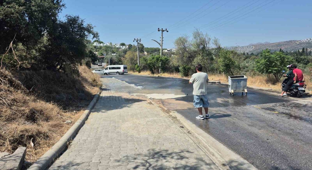 Bodrumda su isale hattı patladı
