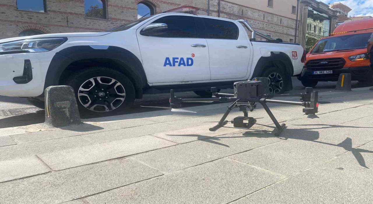 Boğazda kaybolan Rus yüzücü için AFAD ekipleri dronla arama yaptı