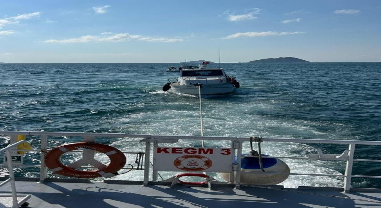Boğazda tekne makine arızası nedeniyle sürüklendi, 2 kişi kurtarıldı