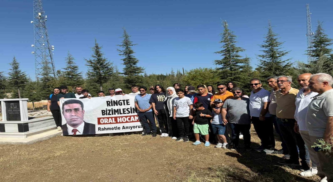 Boksör Oral Arslan kabri başında anıldı