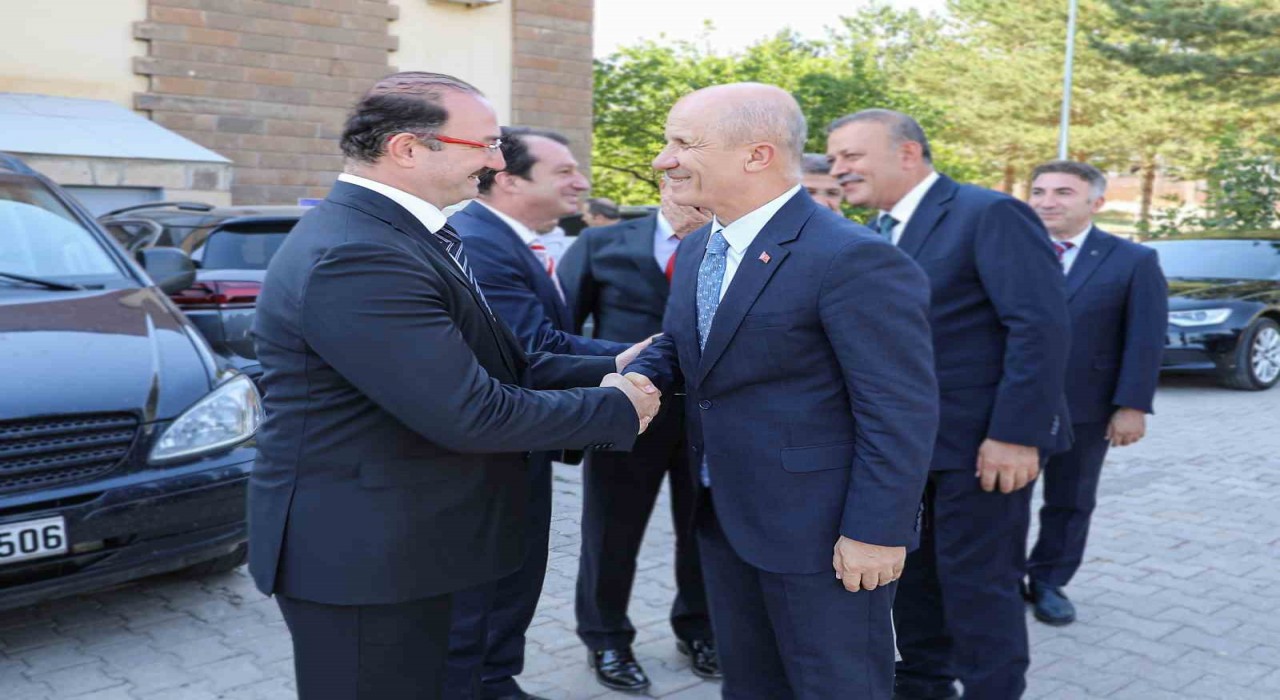 Bölge üniversiteleri Ahlatta bir araya geldi