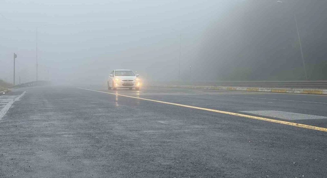 Bolu Dağında sis etkili oluyor: Görüş mesafesi 25 metre
