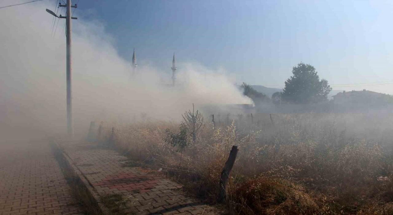 Boluda hurda deposunda yangın: Dumanlar gökyüzünü kapladı