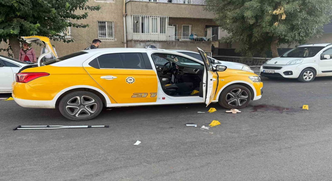 Boşanma aşamasındaki şahıs, önce eşini öldürdü sonra intihar etti