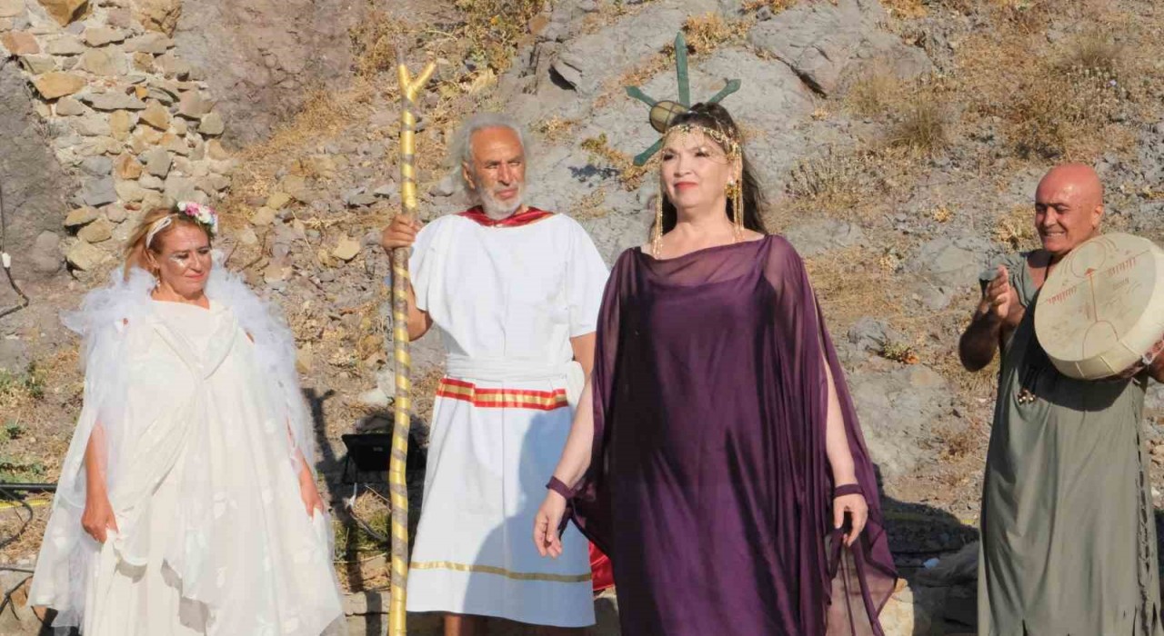 Bozcaadada Ozanın Günü ve Homeros Okuması 24üncü kez edebiyatseverlerle buluştu