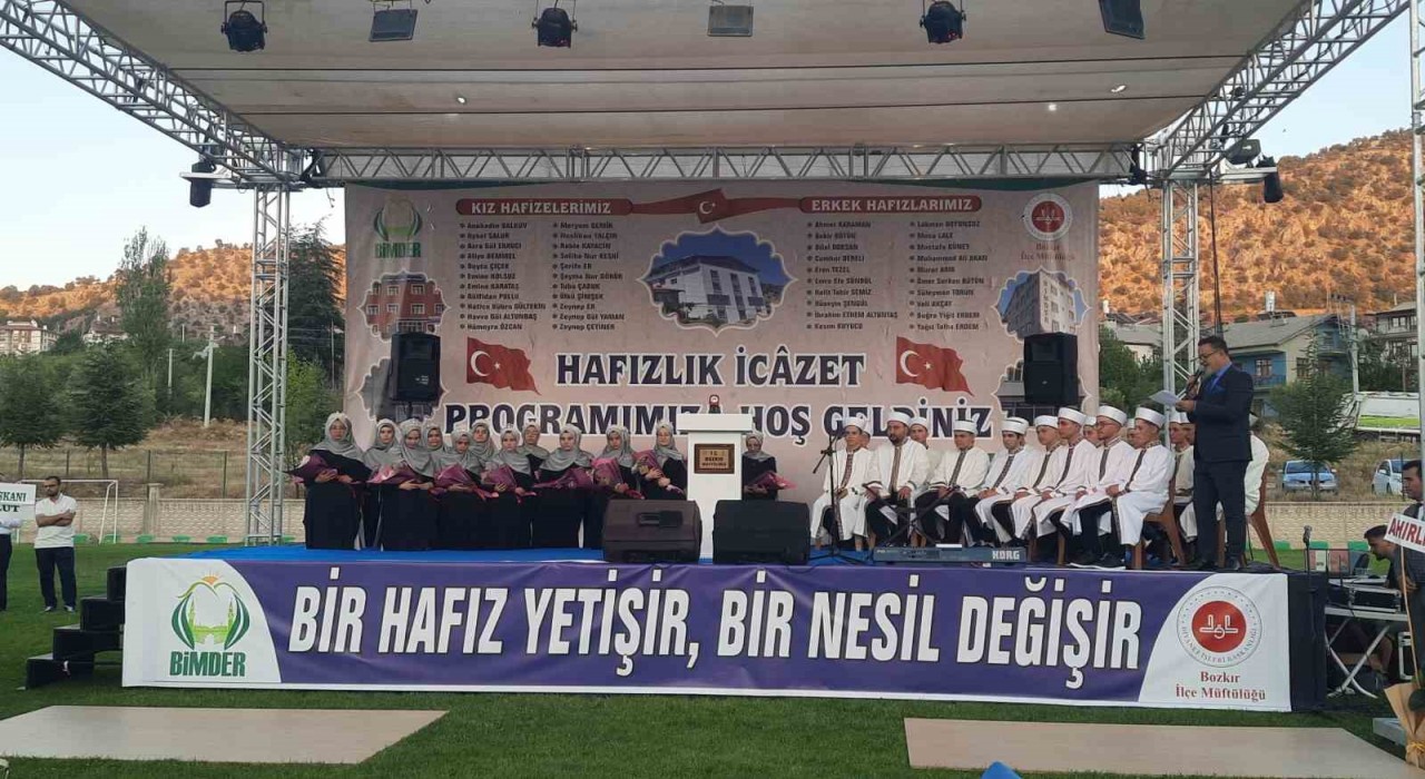 Bozkırda hafızlık eğitimi tamamlayan 41 öğrenciye icazet belgesi verildi
