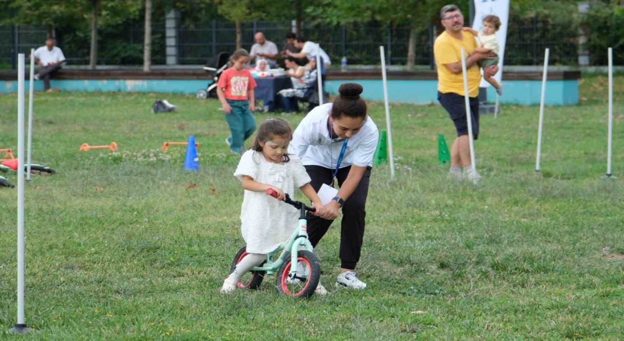 Bu kez çocukların yarışına aileler de dahil oldu