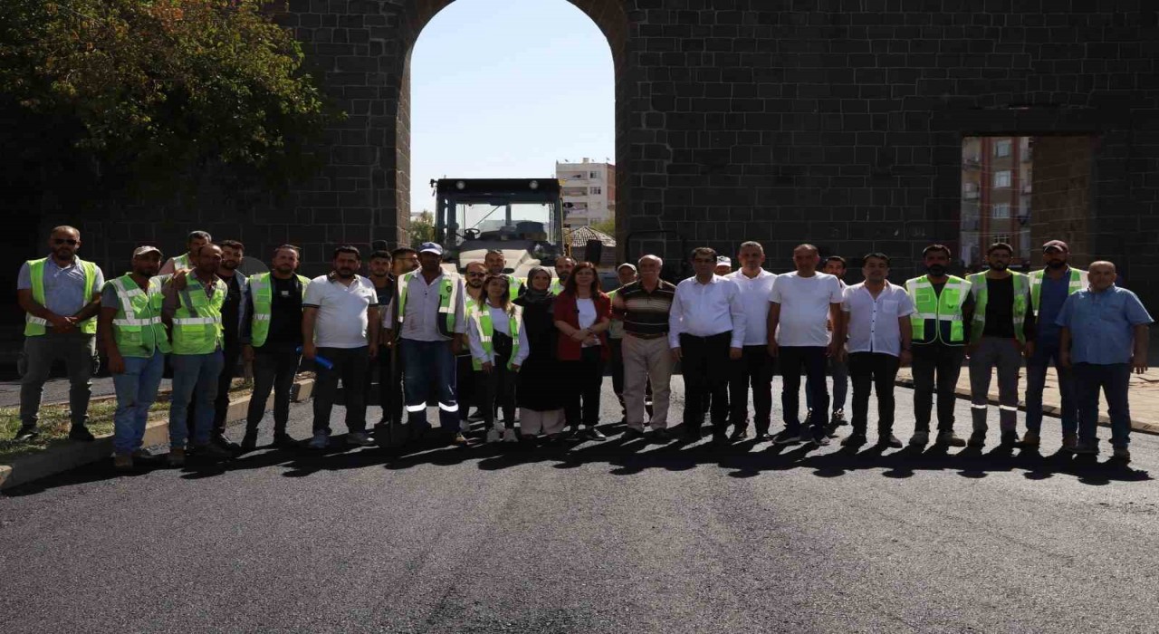 Bucak, asfalt çalışmasını yerinde inceledi