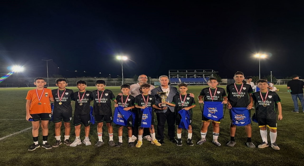 Buharkentte futbol şöleni sona erdi, kupalar sahiplerini buldu