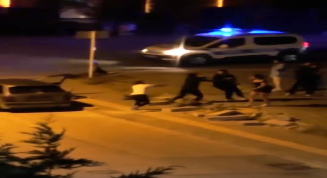 Bursada gençler arasında kavga: Cadde boks ringine döndü