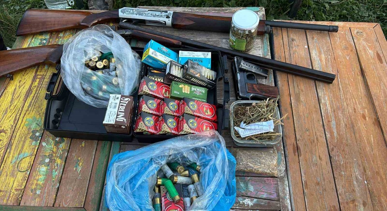 Bursada jandarmadan uyuşturucu operasyonu: Çok sayıda silah ve mühimmat da ele geçirildi