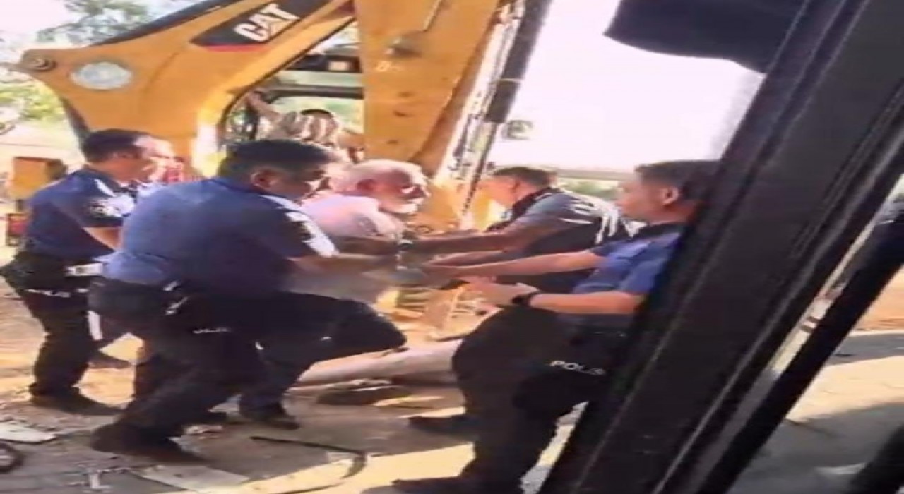 Bursada kafeterya yıkımında ortalık karıştı. Bir polis yaralı