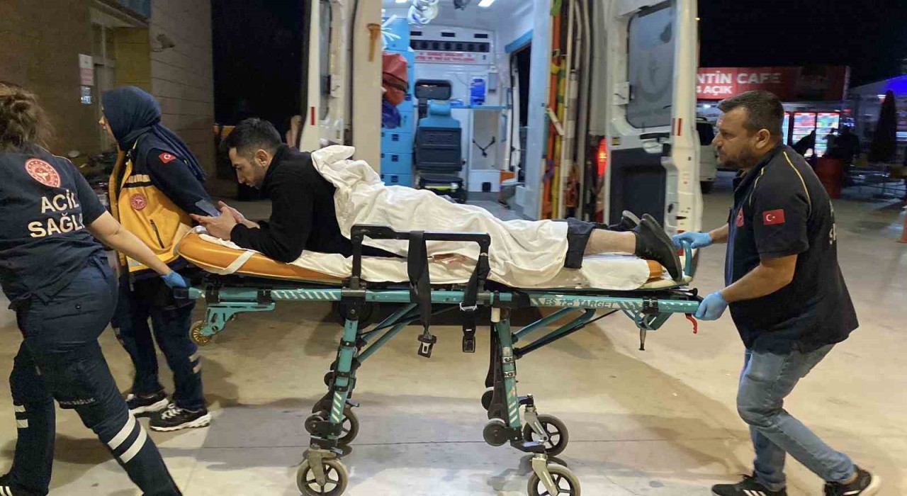 Bursada kavgayı ayırmaya çalışan güvenlik görevlisi yaralandı