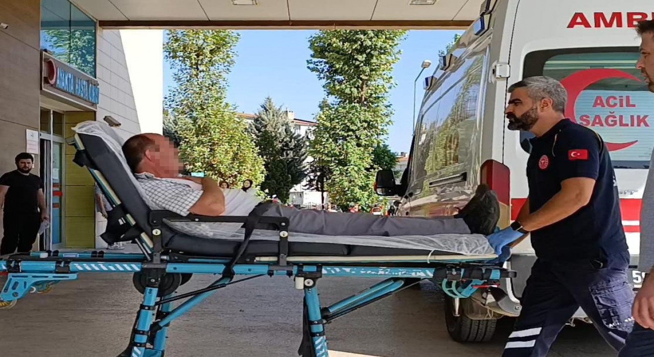 Bursada kavşakta iki otomobil çarpıştı: 3 yaralı