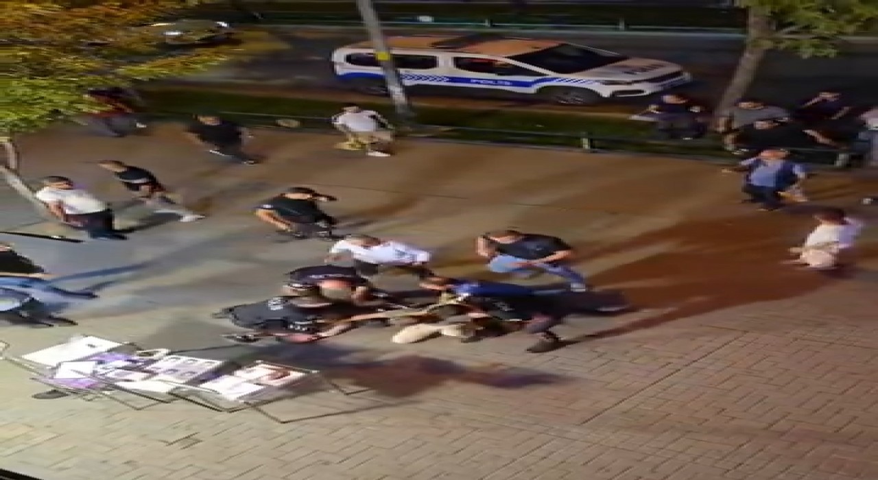 Bursada meydan muharebesi gibi kavga : 4 yaralı