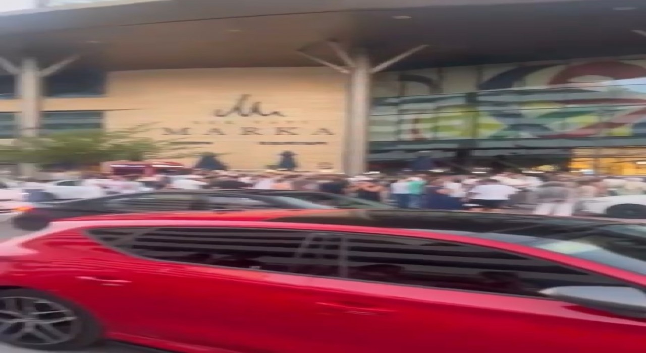 Bursadaki AVMlerde deprem paniği