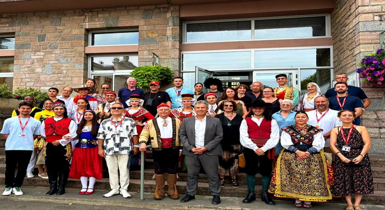 BUÜ halk oyunları topluluğundan En İyi Performans Yapan Grup başarısı