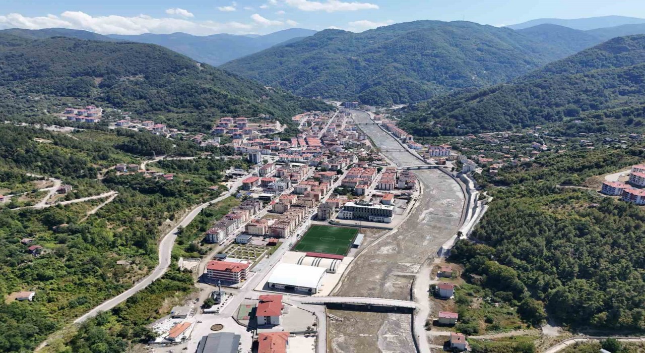 Büyük sel felaketinin 4üncü yıl dönümü: Bir ilçe yeniden inşa edildi