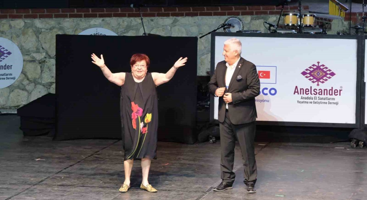 Büyükçekmecede 2 sanatçıya Yaşam Boyu Başarı Ödülü verildi