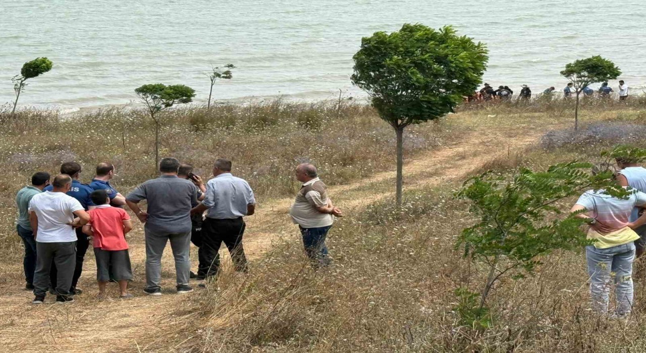 Büyükçekmecede gölde kaybolan adamın cesedi bulundu