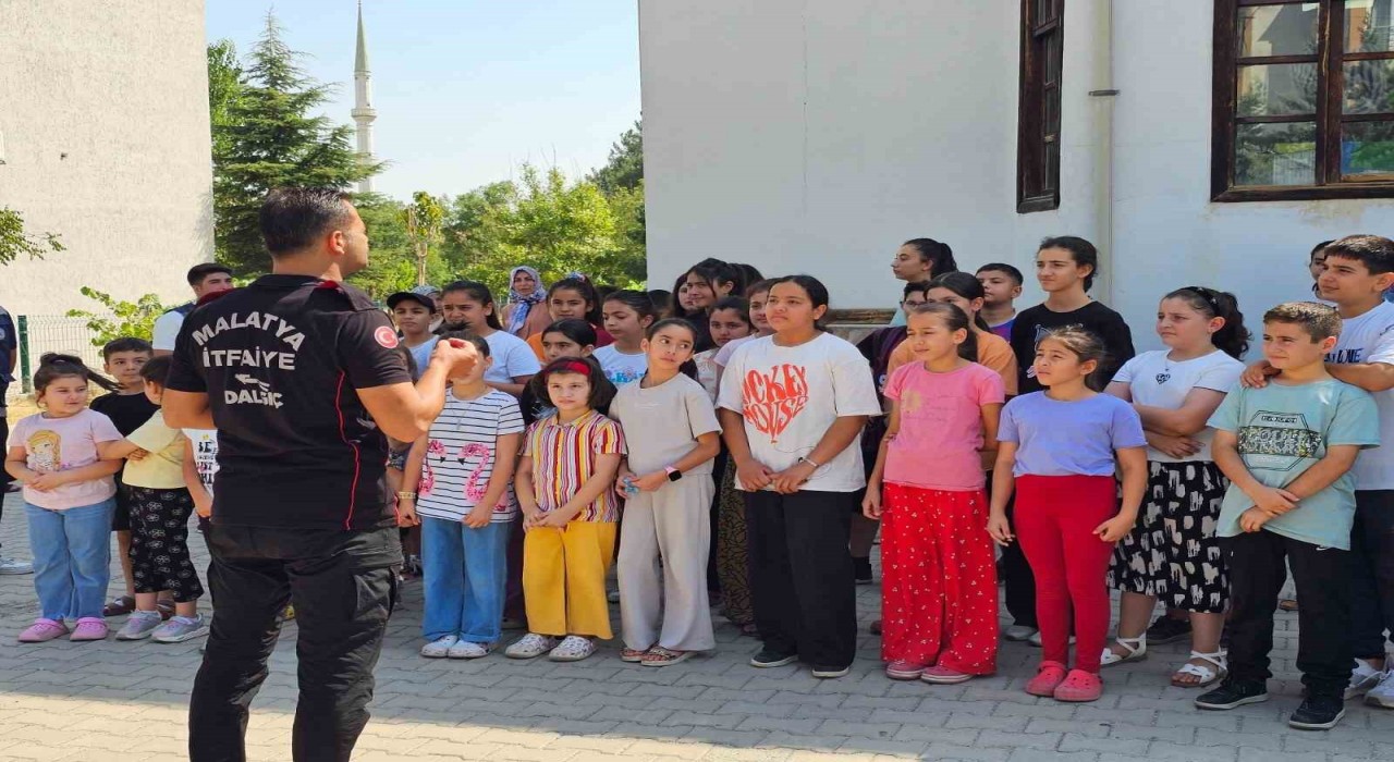 Büyükşehir belediyesi semt konakları öğrencilerine deprem ve yangın eğitimi verildi