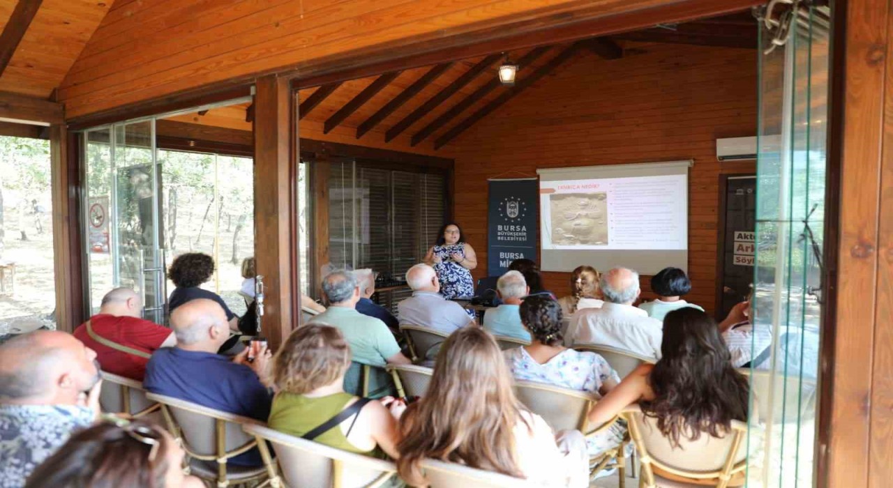 Büyükşehir Belediyesinin düzenlediği Aktopraklık arkeoloji söyleşileri, arkeoloji meraklılarını Bursada buluşturuyor