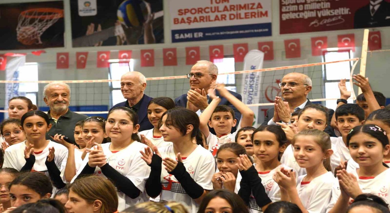 Büyükşehirden Voleybol Lisesine arazi desteği