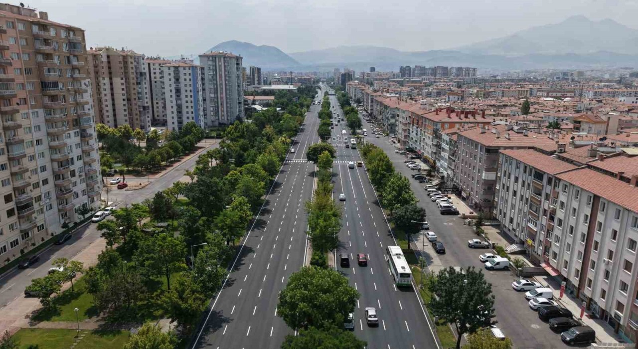 Büyükşehirin 20 milyon TLlik yatırımla yenilediği havalimanı yoluna vatandaşlardan tam not