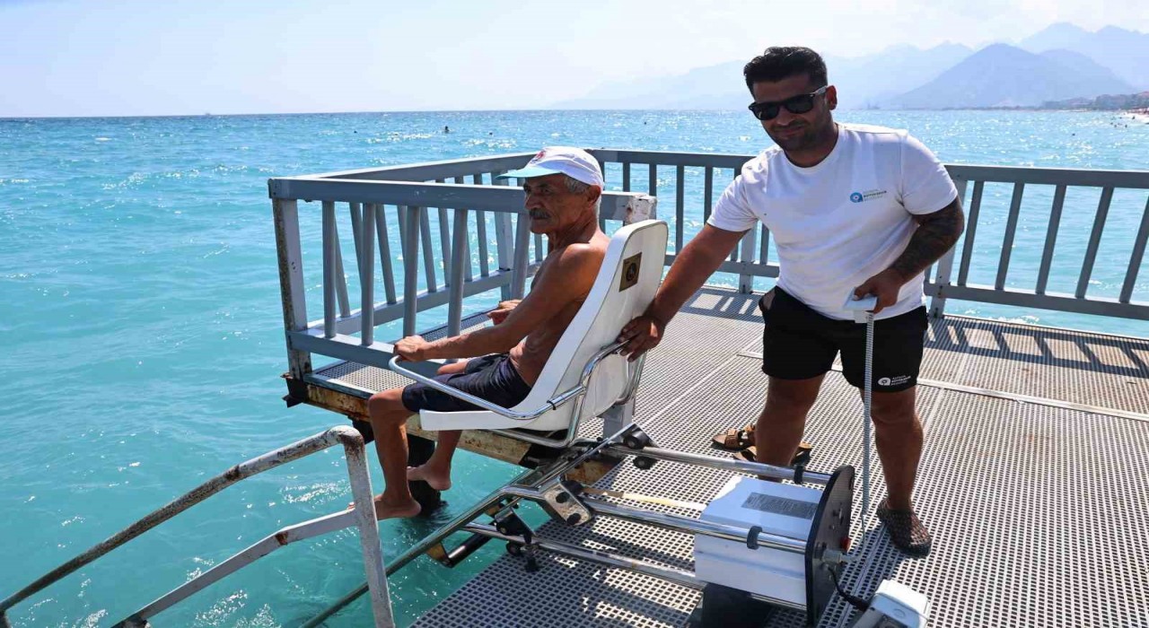 Büyükşehirin engelsiz plajlarına ziyaretçi akını