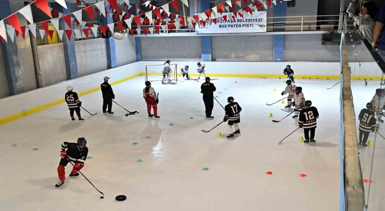 Buz Hokeyi Gelişim Kampı ilk kez Antalyada