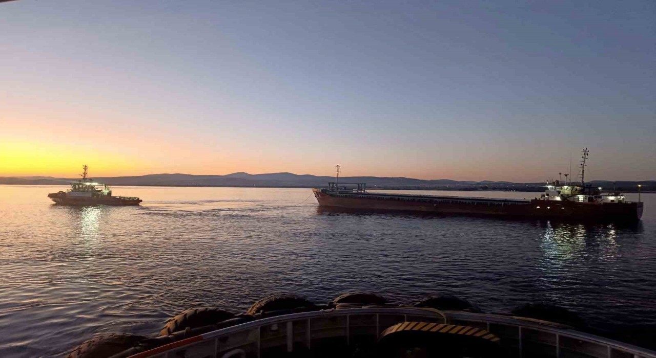 Çanakkale Boğazından geçen genel kargo gemisi makine arızası yaptı
