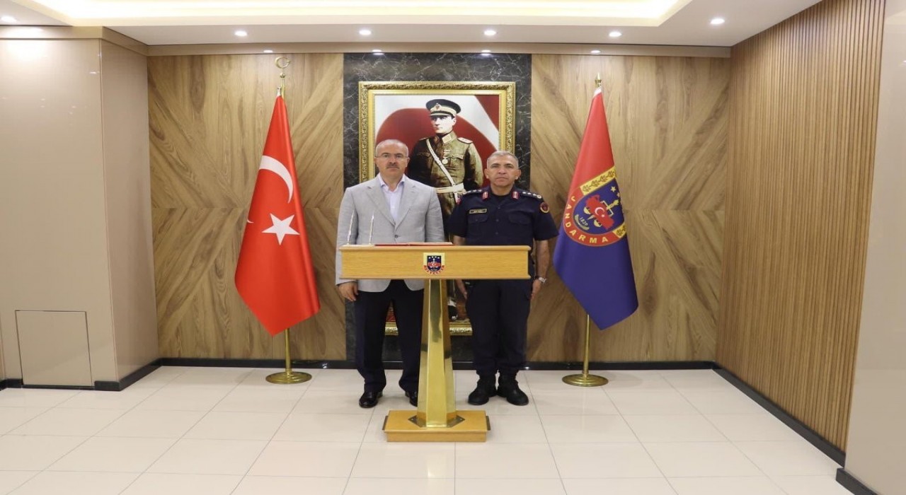 Çanakkale Valisi Toramandan Jandarma Kıdemli Albay Akyüze hayırlı olsun ziyareti