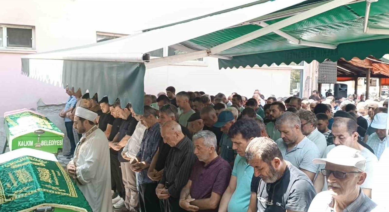 Çanakkalede 6 kişinin öldüğü kazada Oktay Çelik ve Remzi Şen son yolculuğuna uğurlandı