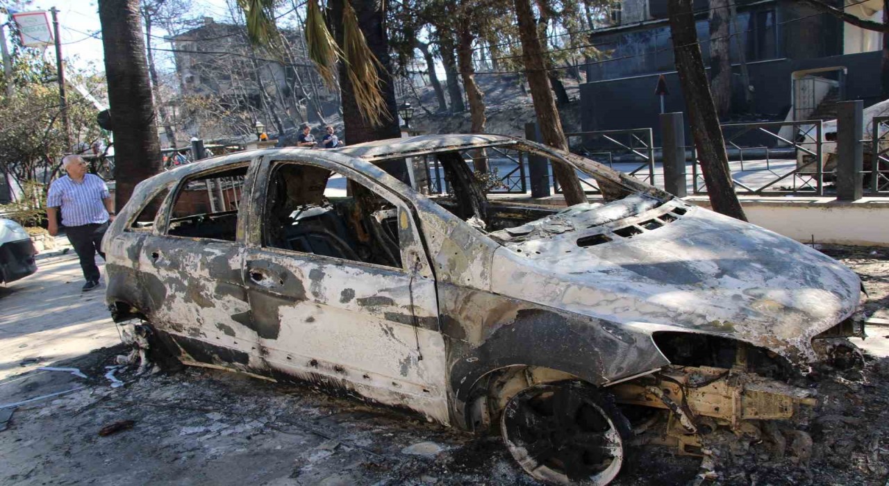 Çanakkalede çıkan yangında evleri, araçları yandı, canlarını zor kurtardılar