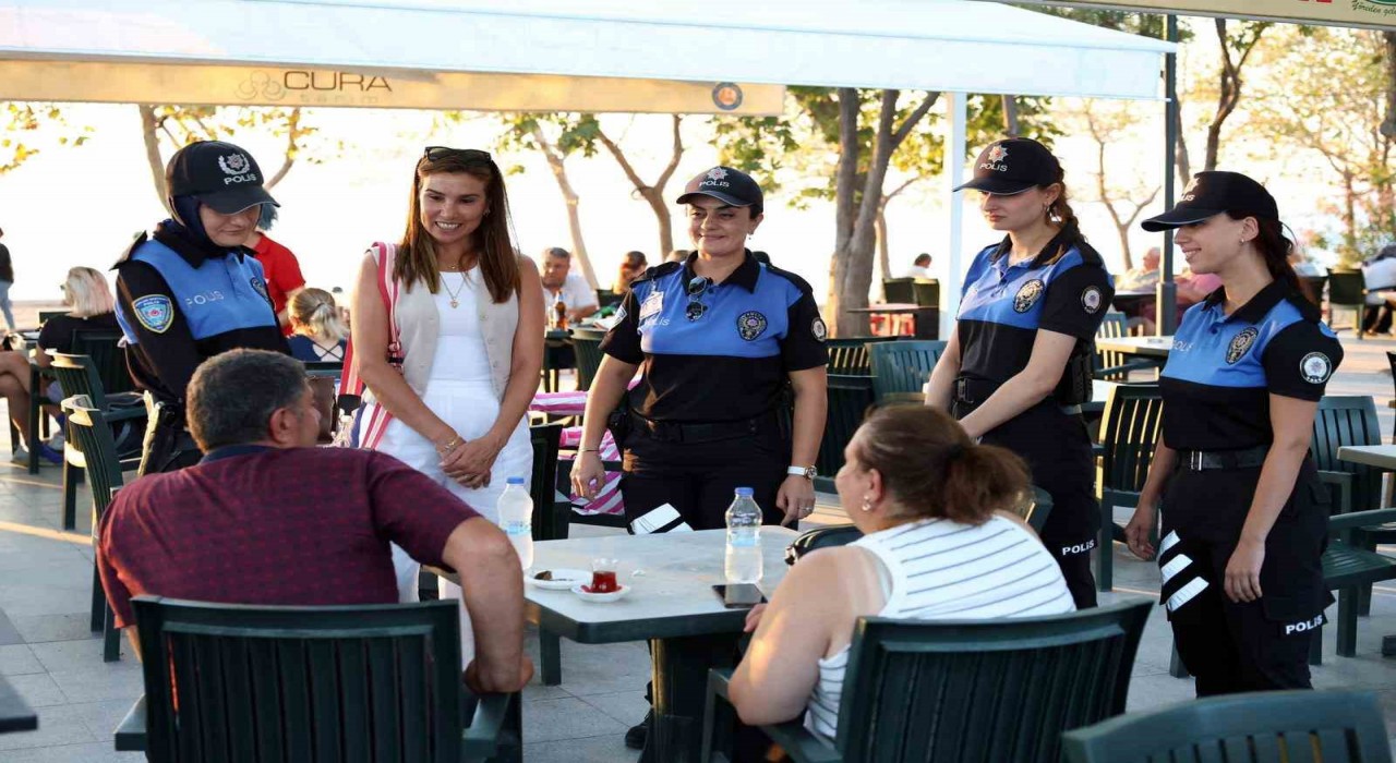 Çanakkalede polisler ve muhtarlar vatandaşları bilgilendirmek için sahada