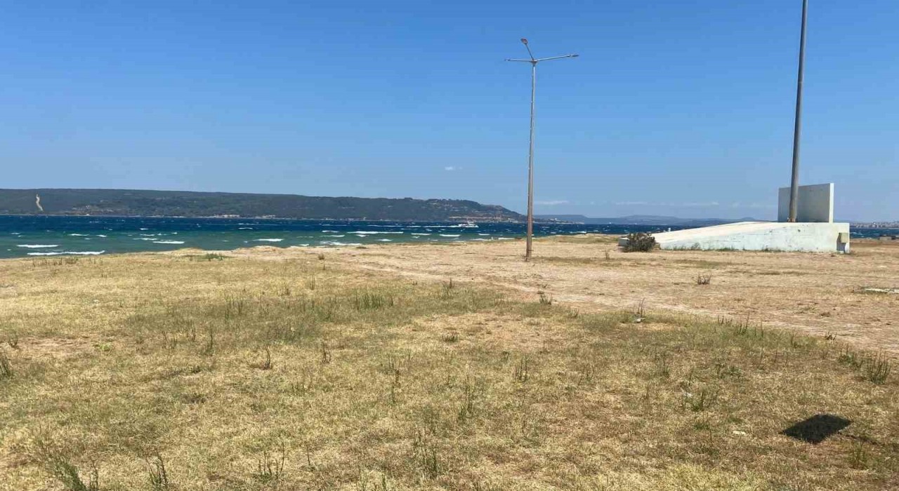 Çanakkalede sahilde patlamamış top mermisi bulundu