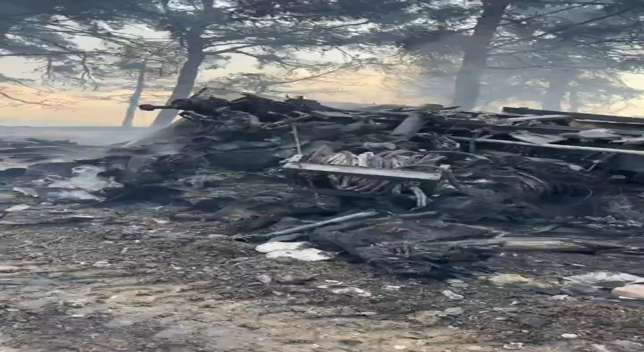 Çanakkalede yanan itfaiye aracı hurdaya döndü