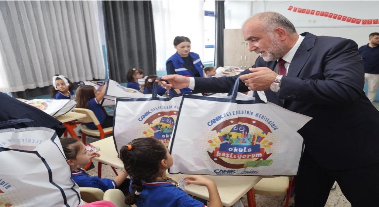 Canik Belediyesinden öğrencilere çanta ve kırtasiye desteği