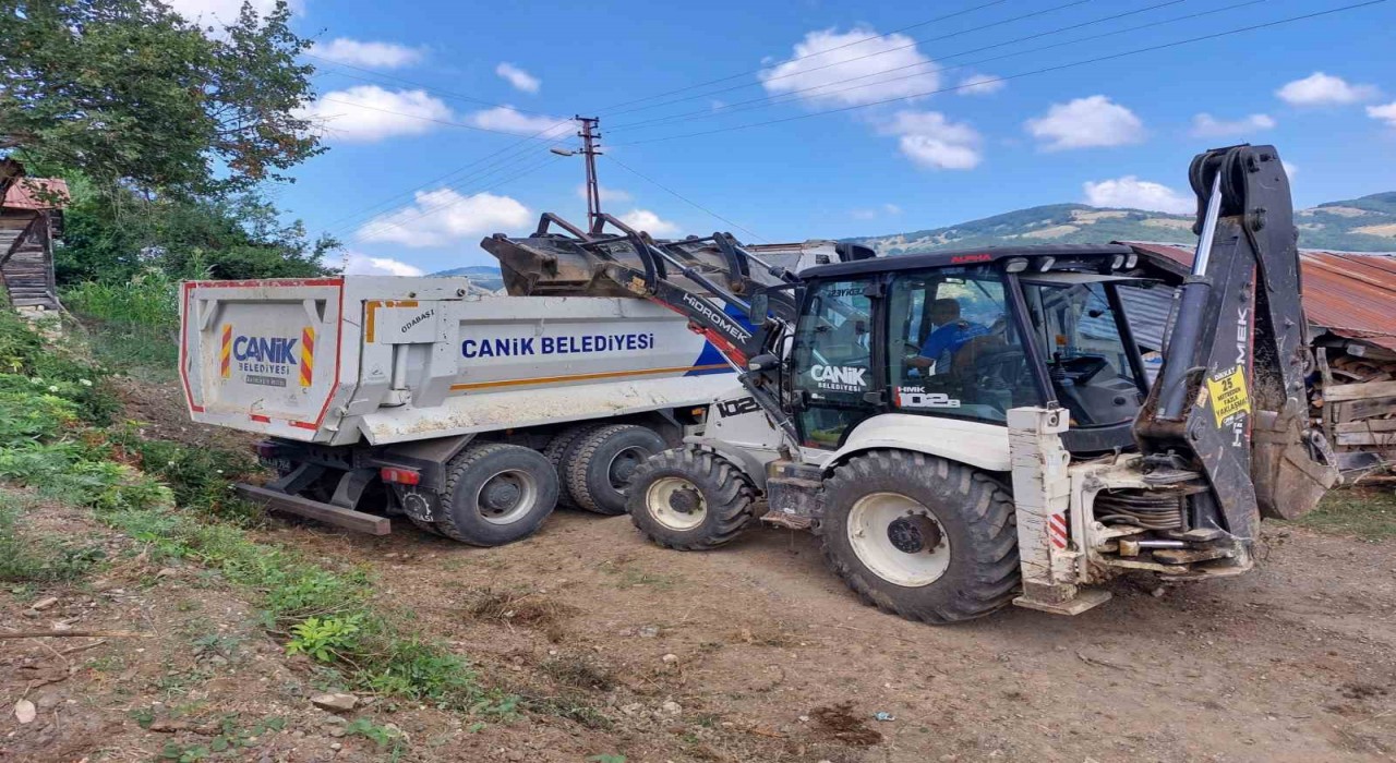 Canikte merkez ve kırsalda yol çalışması